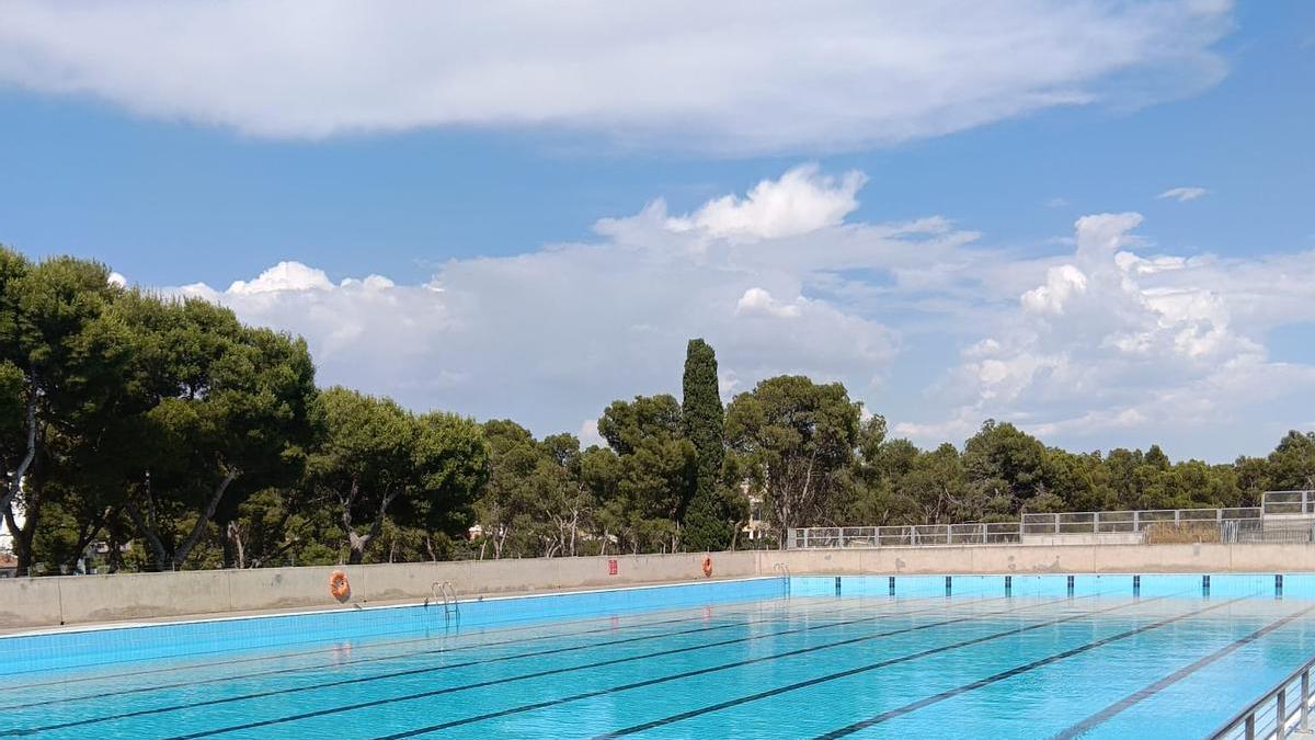 El vaso principal de las piscinas de Torrero, este lunes.