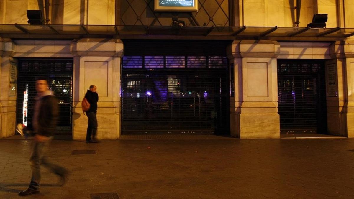 Puerta de los cines Comèdia, en el paseo de Gràcia.