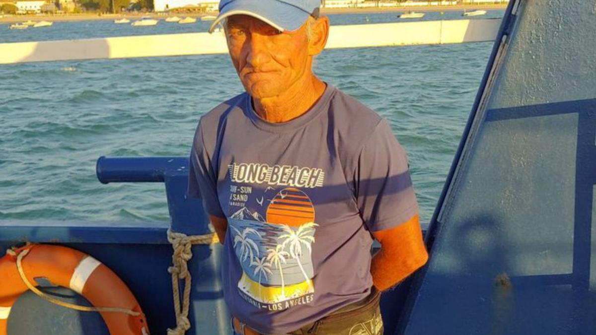 Javier Vigil, «Lorito», barquero en Salúcar. | C. C.