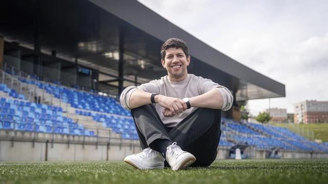 Mario Malavé, CEO de Mercury 13, a l’estadi municipal de Badalona.  | MANU MITRU