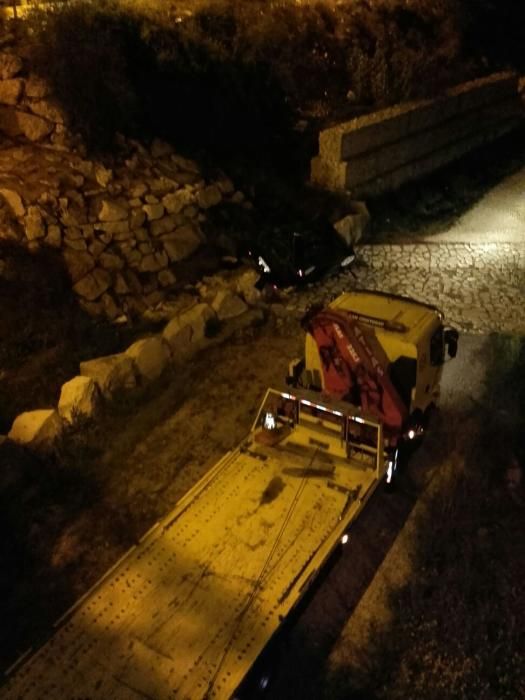 Un coche cae al cauce del río Tarafa en Aspe
