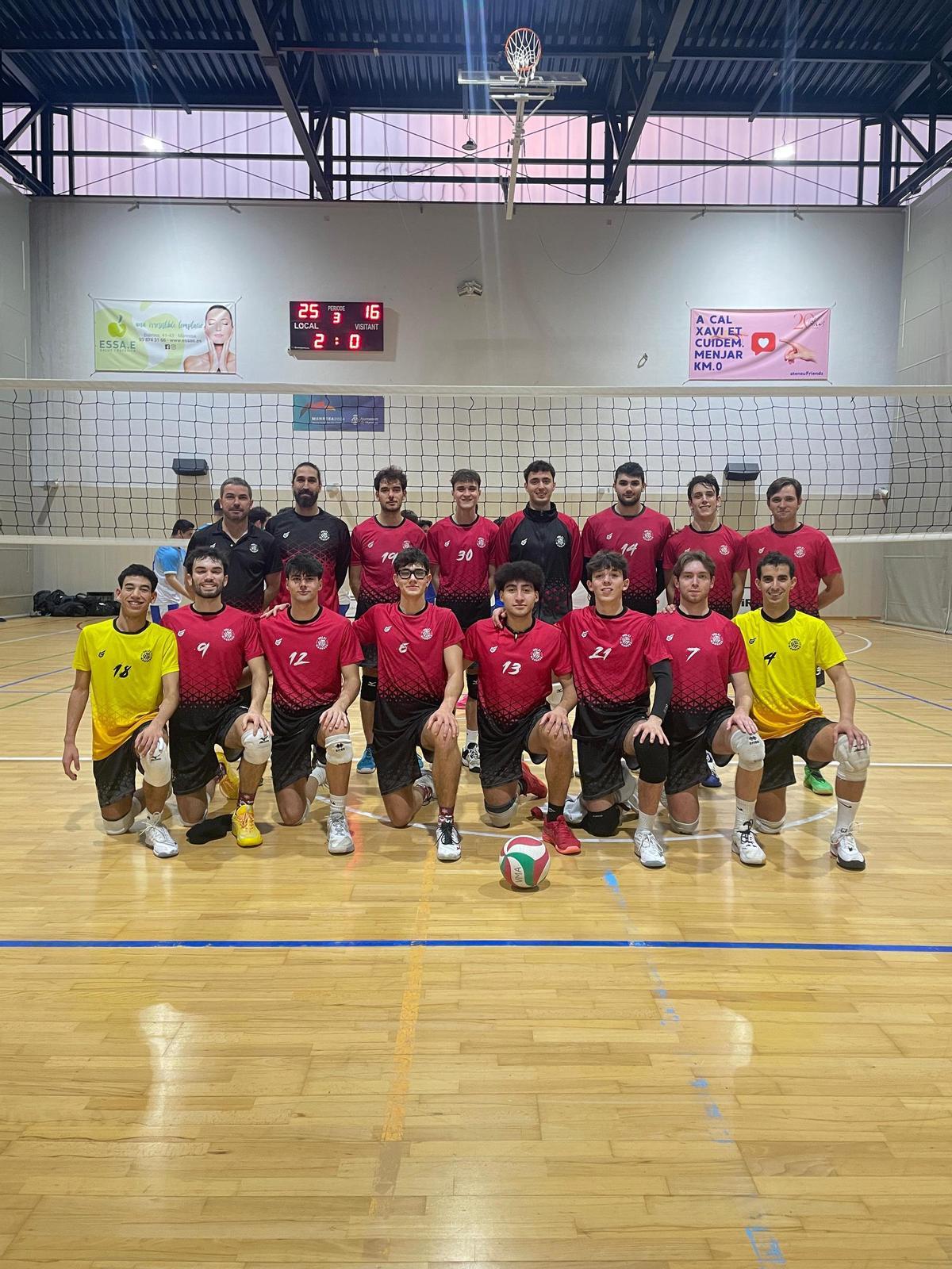 L'equip de l'AE Vòlei Manresa, després del partit contra el CN Manresa