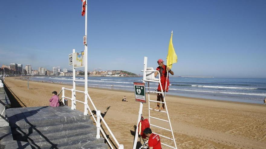 Los socorristas de las playas de Gijón tendrán sus propias "casetas" para refugiarse en días de mal tiempo