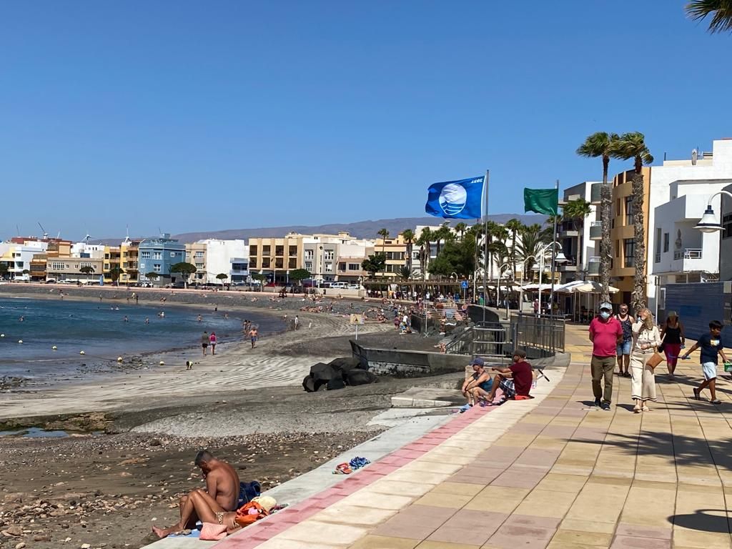 Bandera azul 2021 en la playa de Arinaga