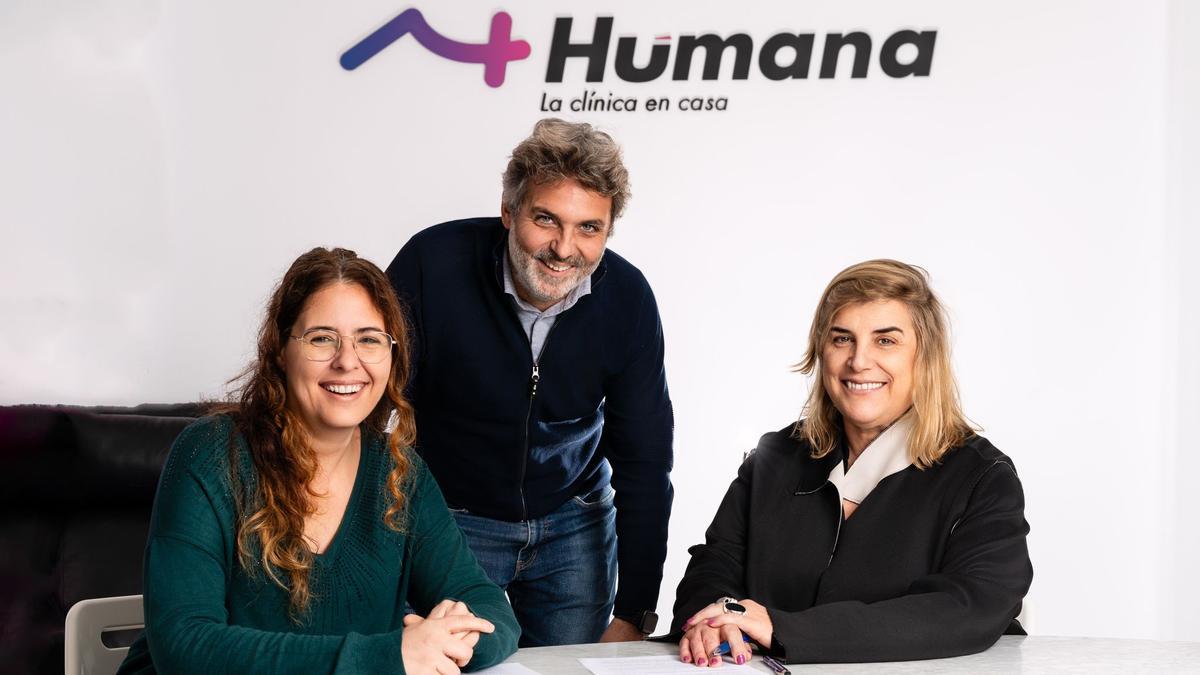 Maria Gibert, gerente de Habtur, y Xisco Mateu, director ejecutivo, y Karina Ojanguren, consejera delegada, de Clínica Humana.
