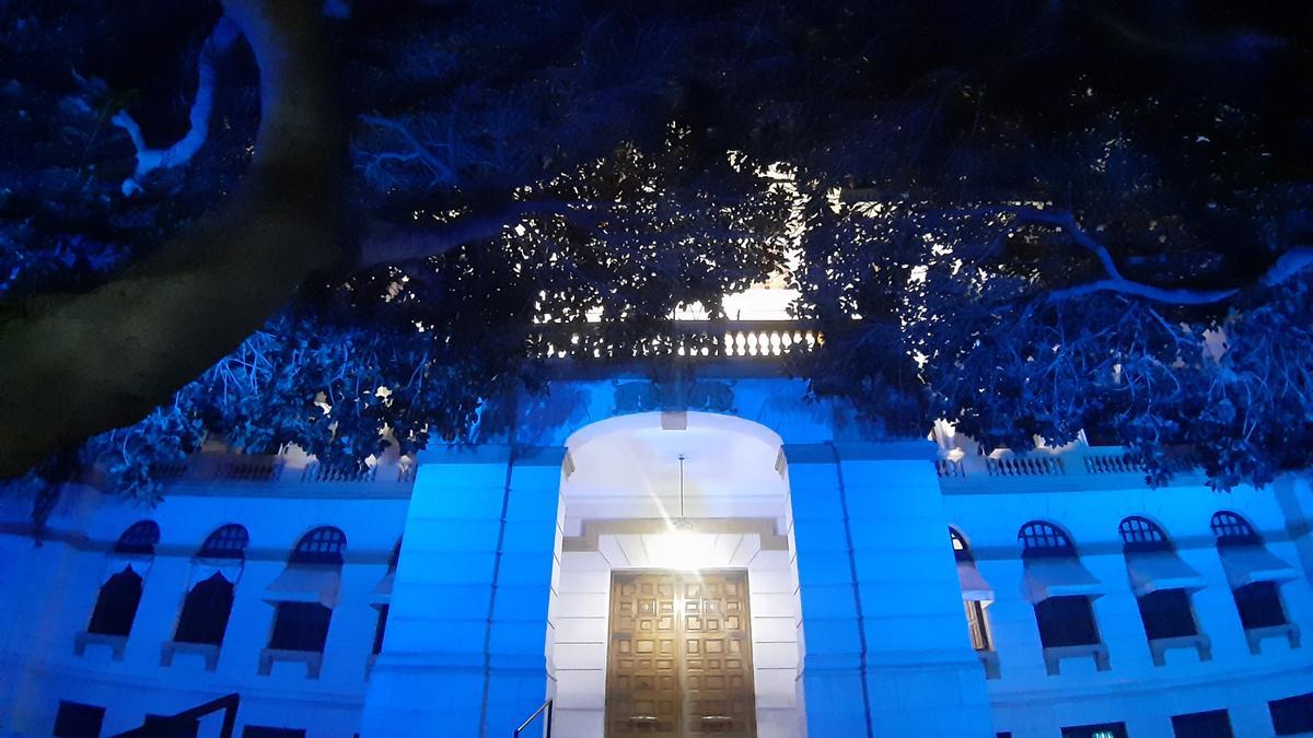 Varios edificios clave de la ciudad se iluminarán en azul en la noche del 8 al 9 de mayo.