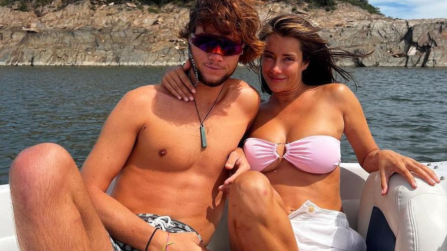 Tras anunciar la feliz noticia, Adara se pronuncia sobre su beso con Manuel Cortés: “Nosotros estábamos a gusto”