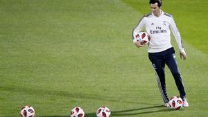 Santiago Solari, entrenador del Real Madrid, durante un entrenamiento en Abu Dabi.