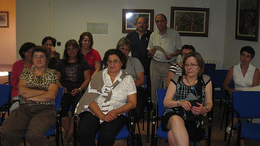 Una quincena de alumnos clausura en Santibáñez un curso de informática