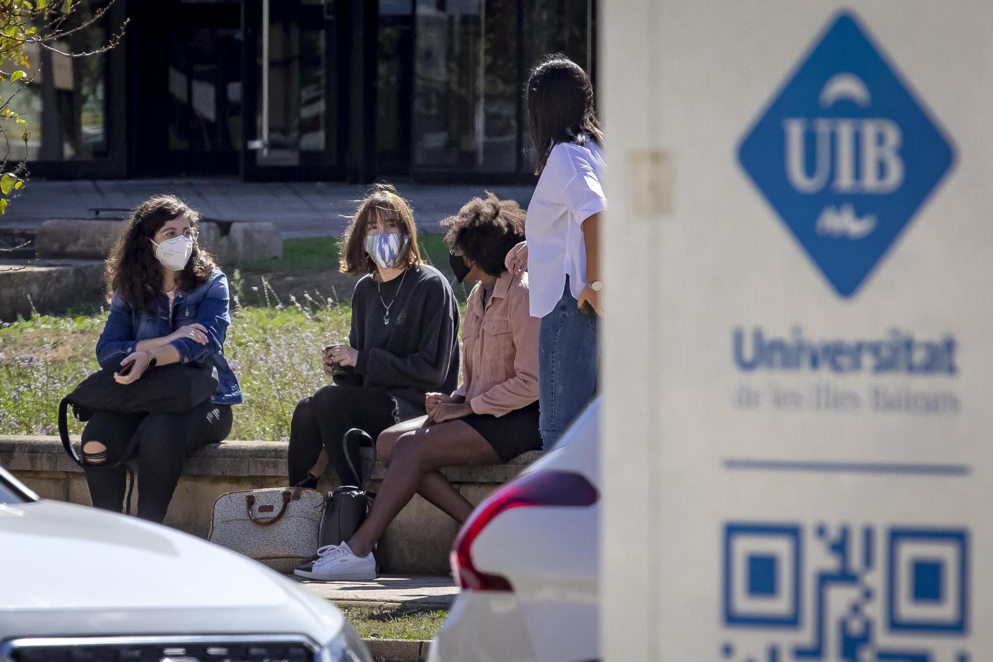 La UIB empieza el curso con tres profesores y 22 alumnos bajas por covid