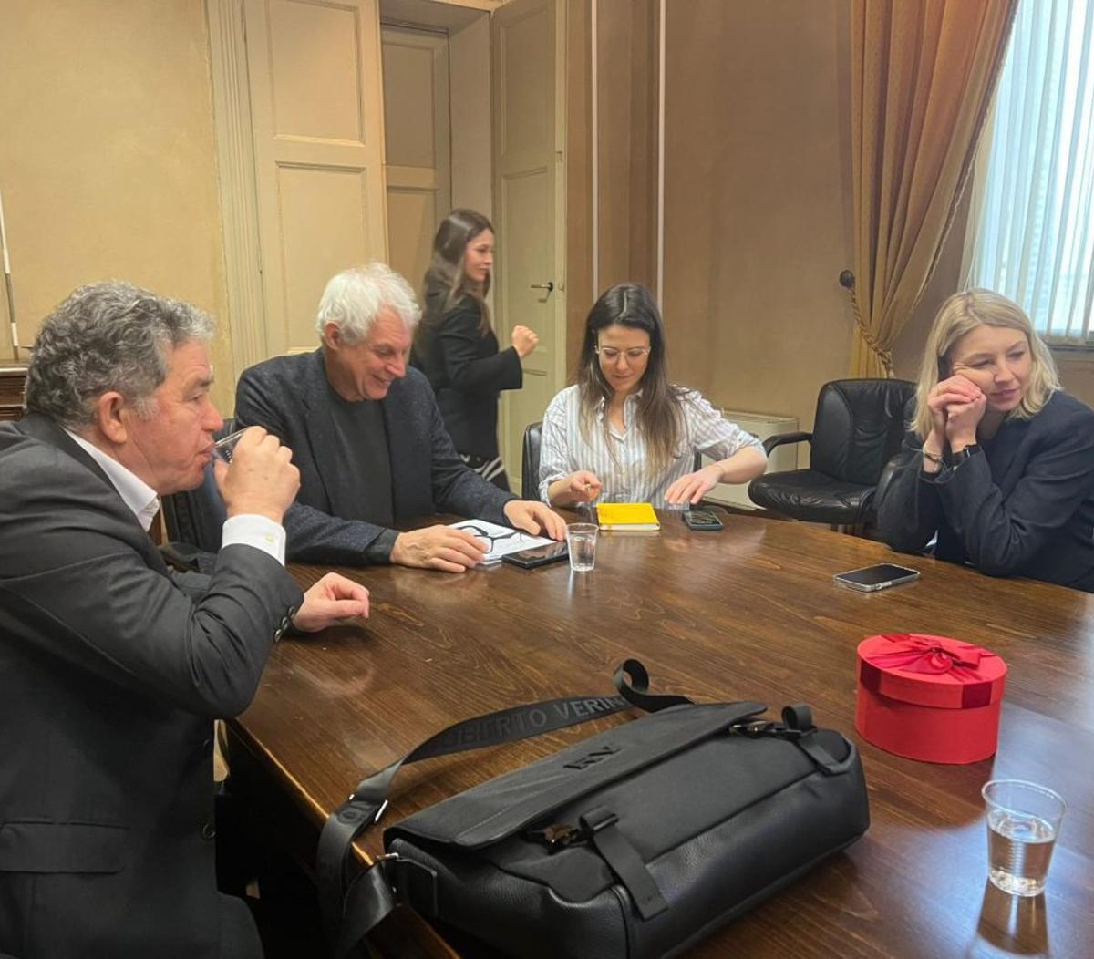 Reunión de Lores con el alcalde de Reggio Emilia. | FDV