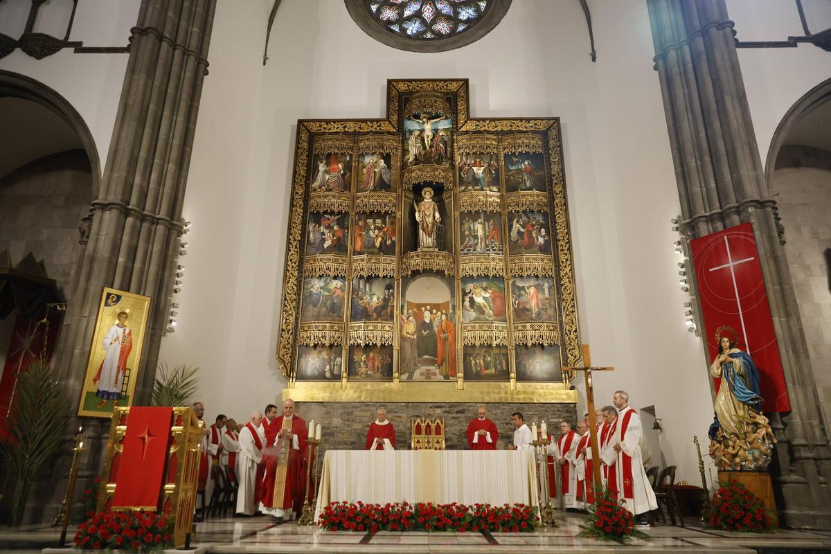 La misa de celebración por los 125 años de la iglesia gijonesa de San Lorenzo, en imágenes