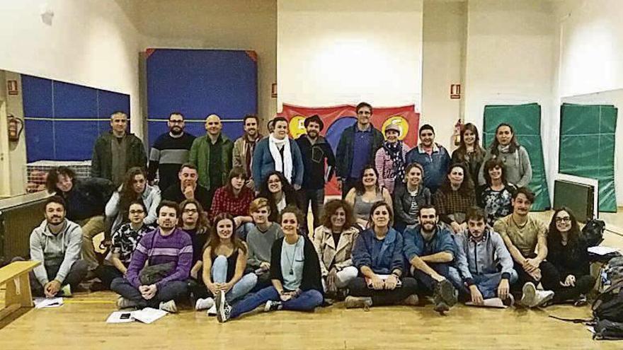 Alumnos y profesores del Aula de Teatro Gepetto. // FdV