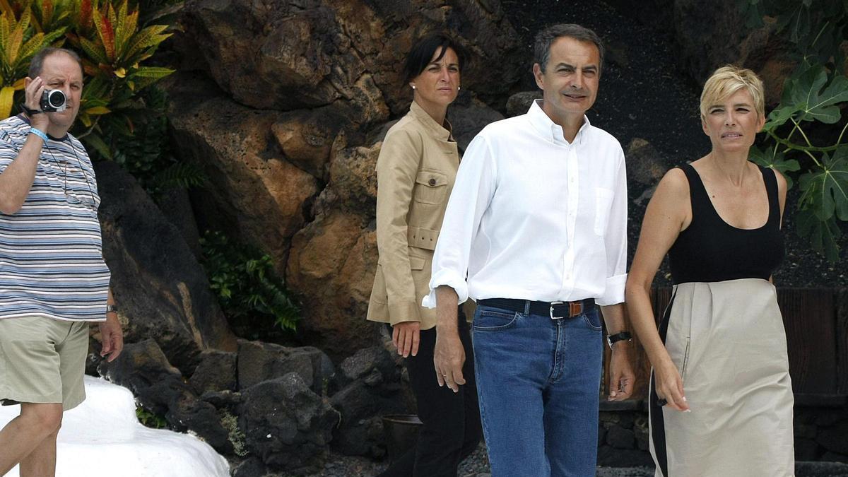 José Luis Rodríguez Zapateto en 2009, en Los Jameos del Agua en Lanzarote, junto a su esposa.