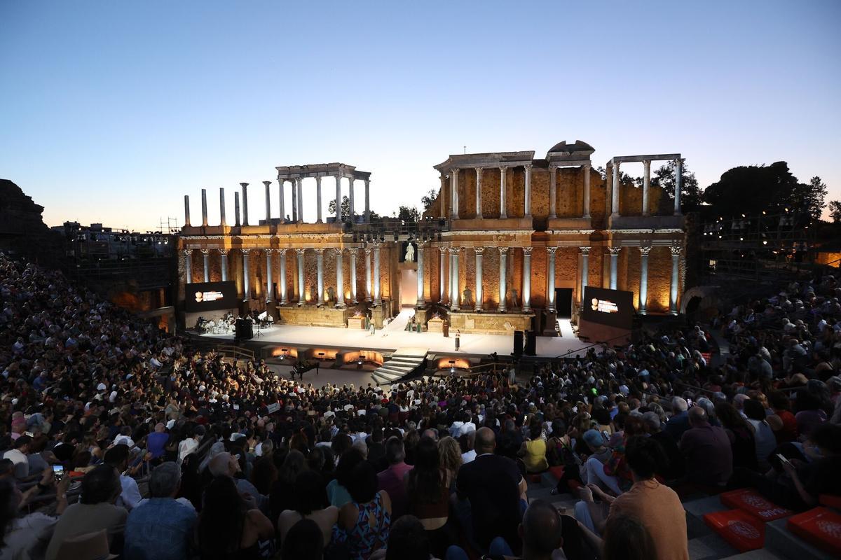 Aspecto del Teatro Romano de Mérida al empezar la gala de los Premios Max.