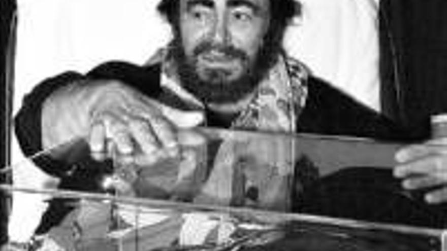 Pavarotti se recupera de un tumor maligno del páncreas