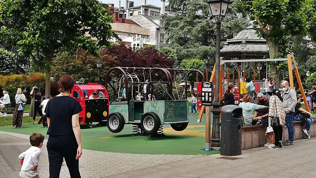 El parque de la Pola, lleno de niños. | I. G.