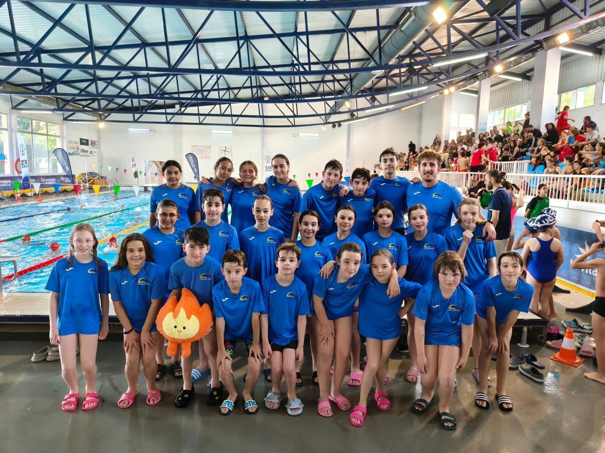 Nadadores del CN Xàtiva en la competición celebrada en Gandia.