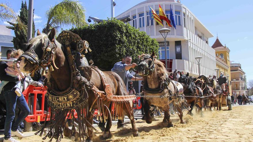 Centenares de personas celebran Sant Antoni en Picassent