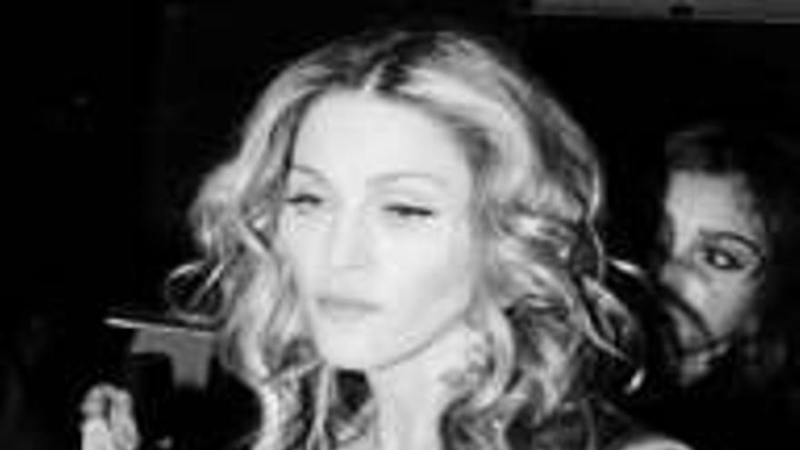 Madonna: LA CANTANTE SE VADE FIESTA CON EL CRUCIFIJO A CUESTAS
