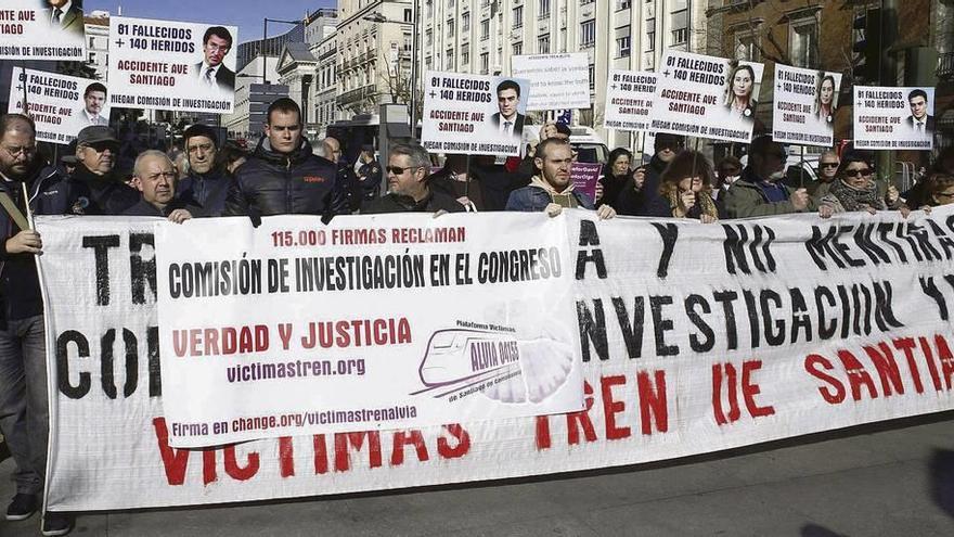 Manifestación de víctimas del accidente del Alvia en 2015 en Madrid.