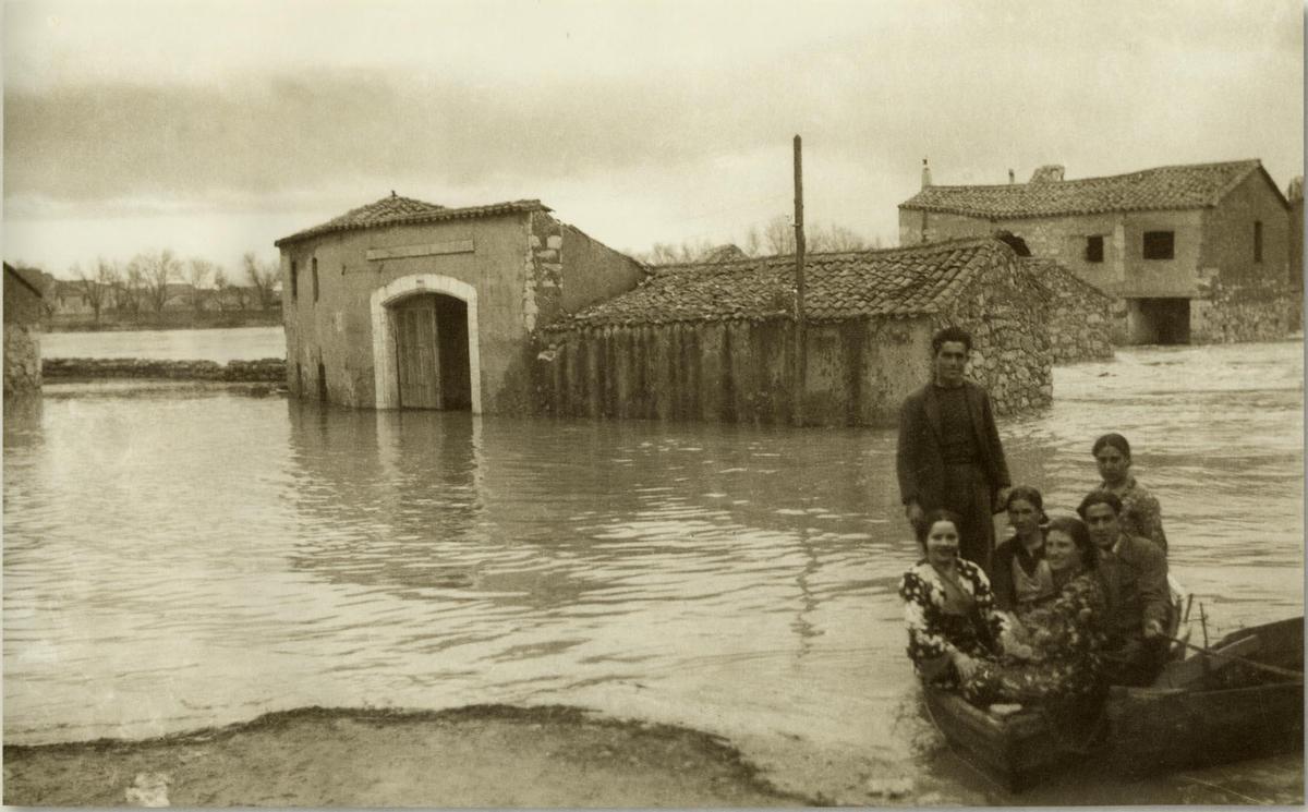 Crecida del río en las Aceñas de Olivares.