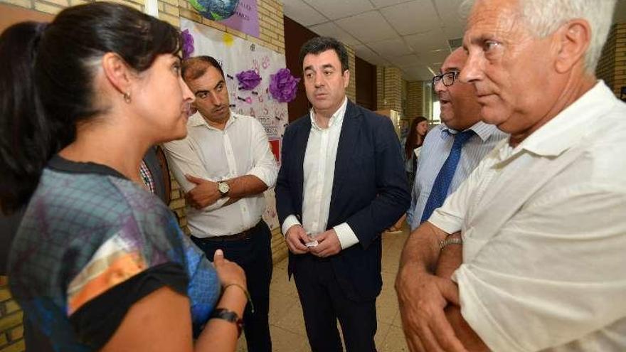 Visita del Román Rodríguez al CEIP Chancelas. // G. Santos