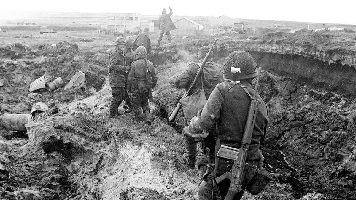 Argentine military troops inspect damage caused by Britain's bombing of the countryside outside Port Stanley on the Falkland Islands on May 1, 1982, during the war that began with Argentina's invasion on April 2. Argentines commemorated on April 2, 2002, the twentieth anniversary of the invasion of the island chain they call the Malvinas, which they continue to consider their legitimate territory. (ARGENTINA OUT, NO SALES NO ARCHIVE) REUTERS/Roman von Eckstein/Telam