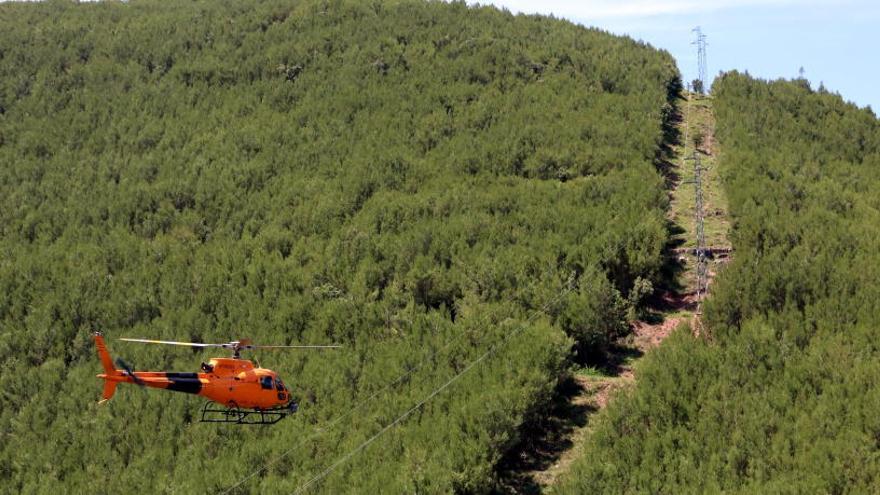 Pla mig en el que es pot veure l&#039;helicòpter.