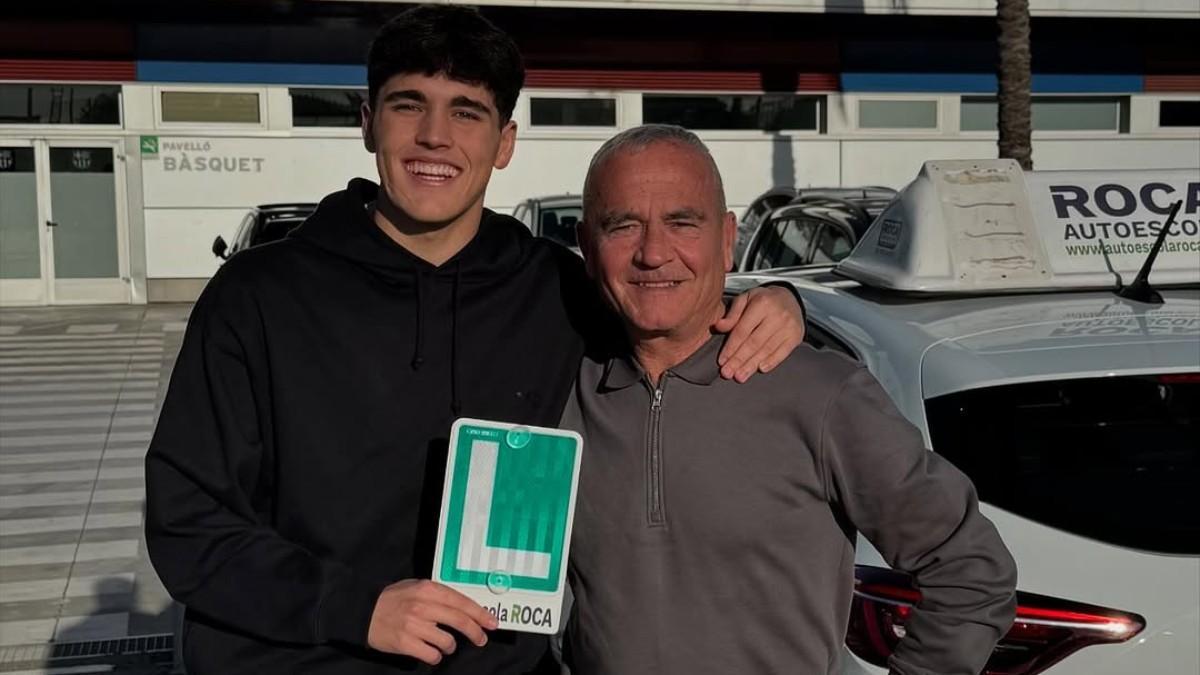 Pau Cubarsí ya tiene el carnet de conducir