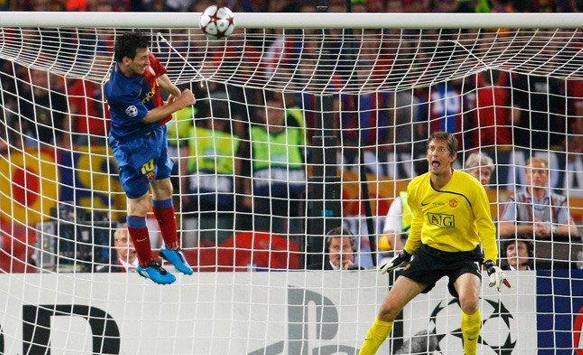 ’Air’ Messi. L’argentí sorprèn un bocabadat Van der Sar en el cop de cap que significava el segon gol culer a la final del 2009 davant el United.