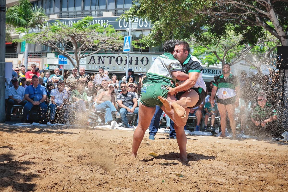 Santa Cruz vive el Día de Canarias por todo lo alto
