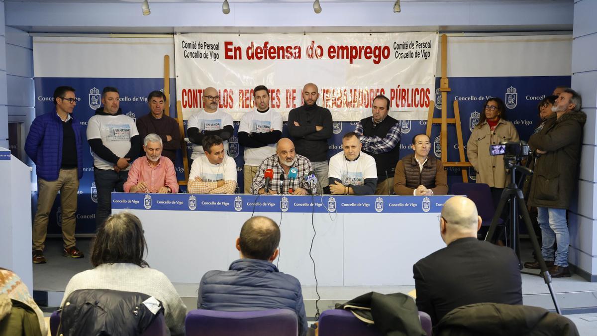 La rueda de prensa del Comité de Empresa del Concello, con su presidente Pergimino Martínez en el centro