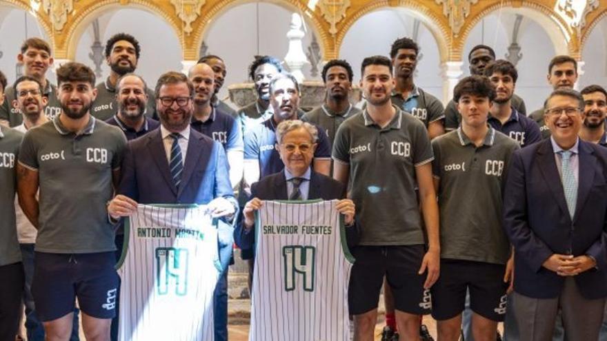 El Coto Córdoba inicia su ronda de visitas institucionales en la ciudad tras el ascenso a Primera FEB