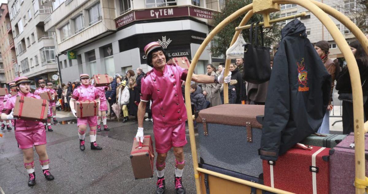 Botones del Gran Hotel de Os Remolóns. | NOÉ PARGA