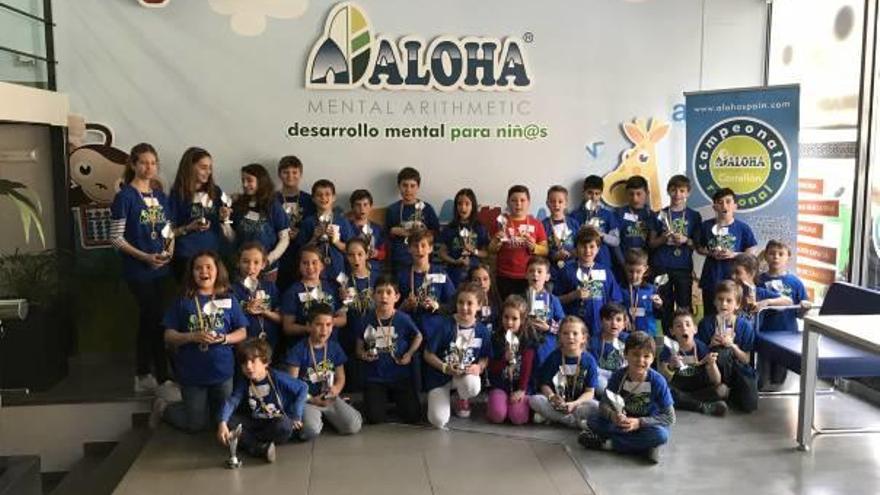 Grupo de participantes en la academia Aloha de Castelló.