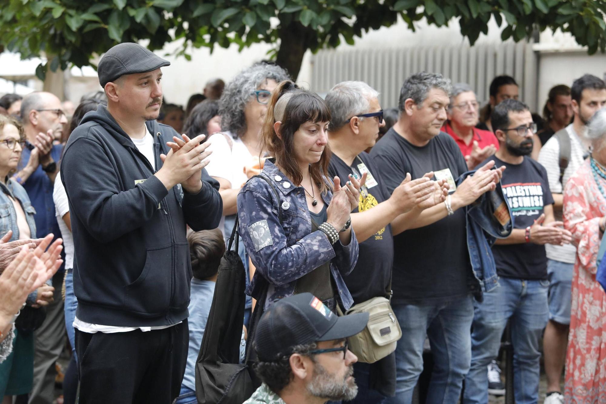 Así fue la despedida y el homenaje de amigos y clientes del Cafetón en Avilés a sus dueños, muertos en León