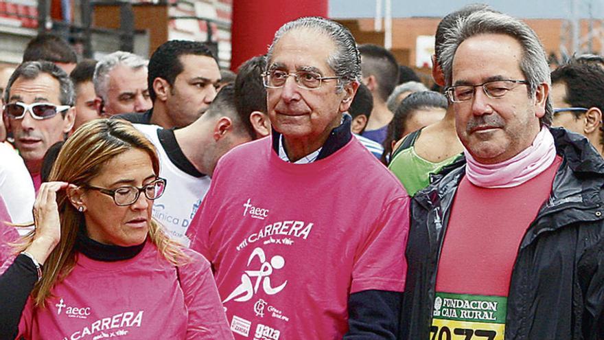 Fernández, en la salida junto a Maite Martín y Francisco Guarido.