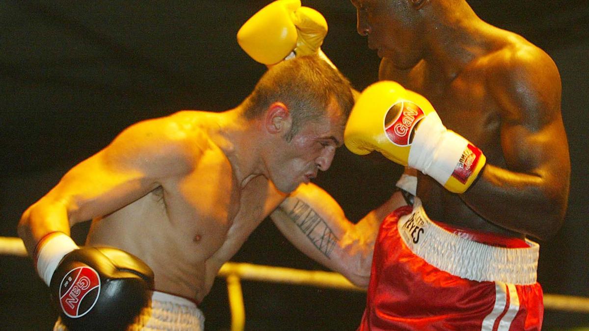 Poli Díaz, en un combate tras su regreso al boxeo en el año 2000