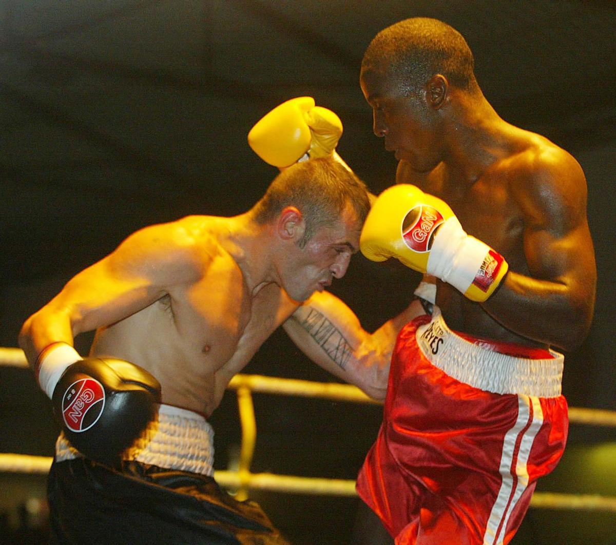 Poli Díaz, en un combate tras su regreso al boxeo en el año 2000