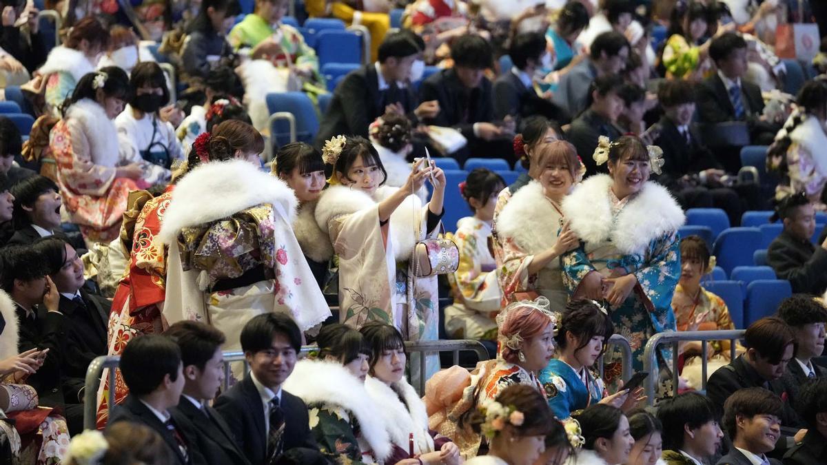 Celebración de la ceremonia del Día de la mayoría de edad en Yokohama, Japón.