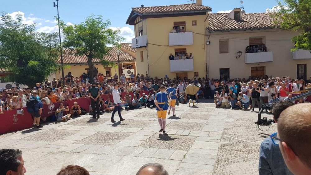 Acto del Retaule por las calles de Morella con la Dansa dels Torneros