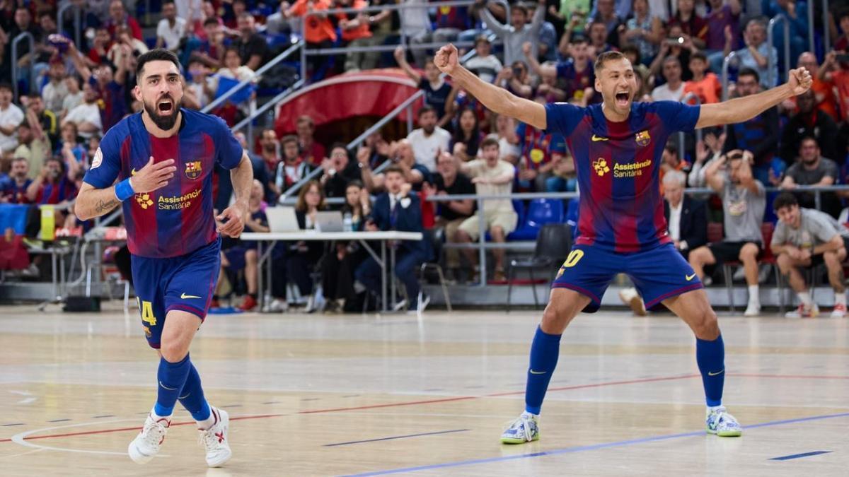 Eric Martel y Pito celebran uno de los tantos blaugranas