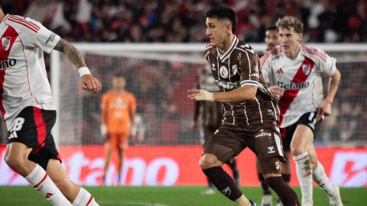 Platense eliminó a River Plate en los cuartos de final del Torneo Apertura argentino