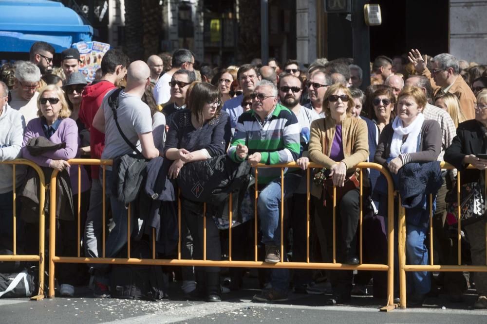 Búscate en la mascletà del 8 de marzo