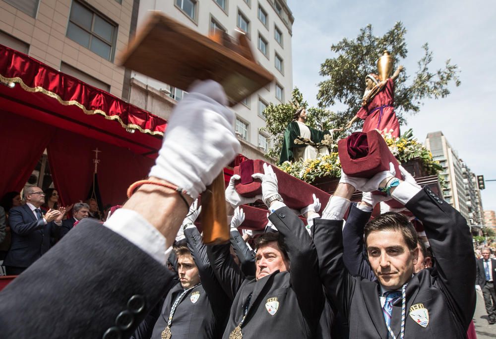 Las calles de Alicante se llenan de fieles en las procesiones del Domingo de Ramos