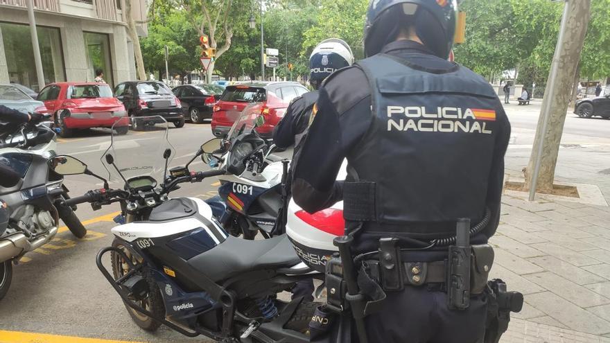 Agentes de la Policía Nacional en Palma.