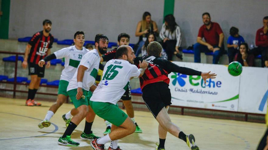 El líder Elche se mide mañana al Catarroja