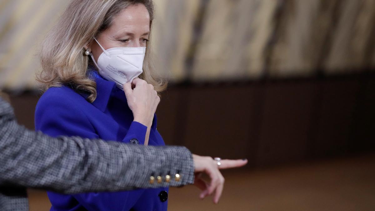 La ministra de Economía española Nadia Calvino durante la reunión de Ministros de Finanzas del Eurogrupo en Bruselas.