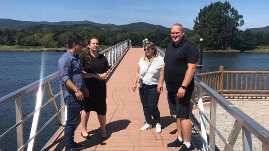 La visita al flamante embarcadero fluvial de Santa Cristina. |   //  FDV